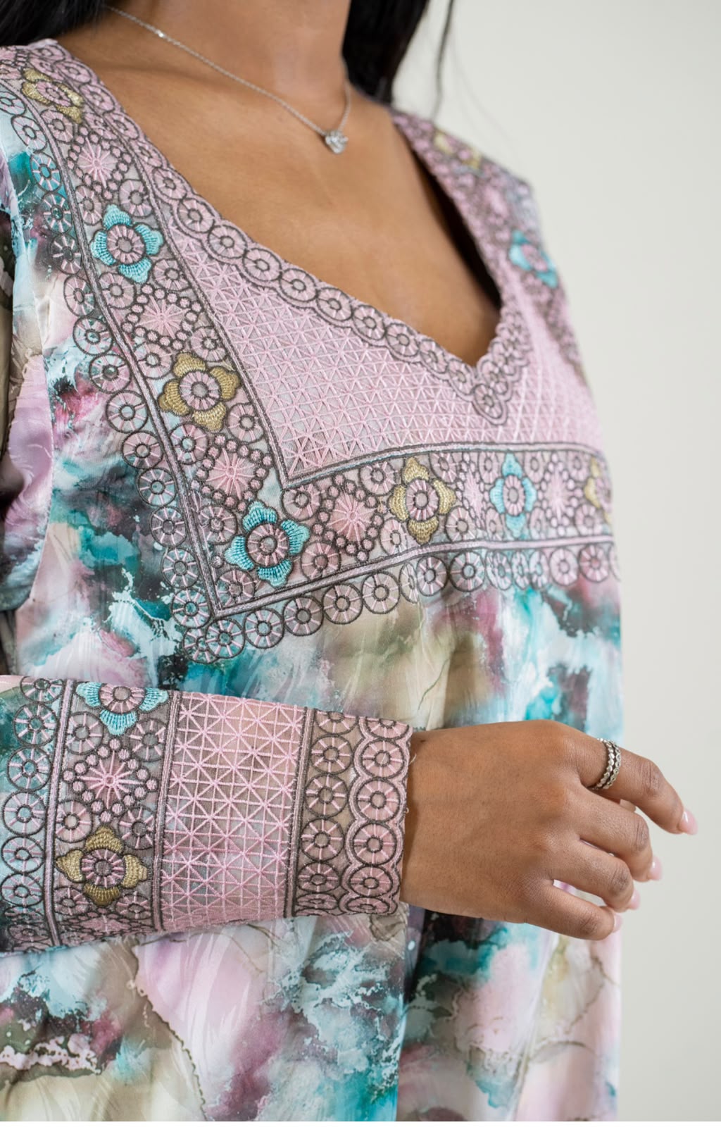 Pastel Pink & Turquoise Unstitched Jacquard Mukhawar - Image 2